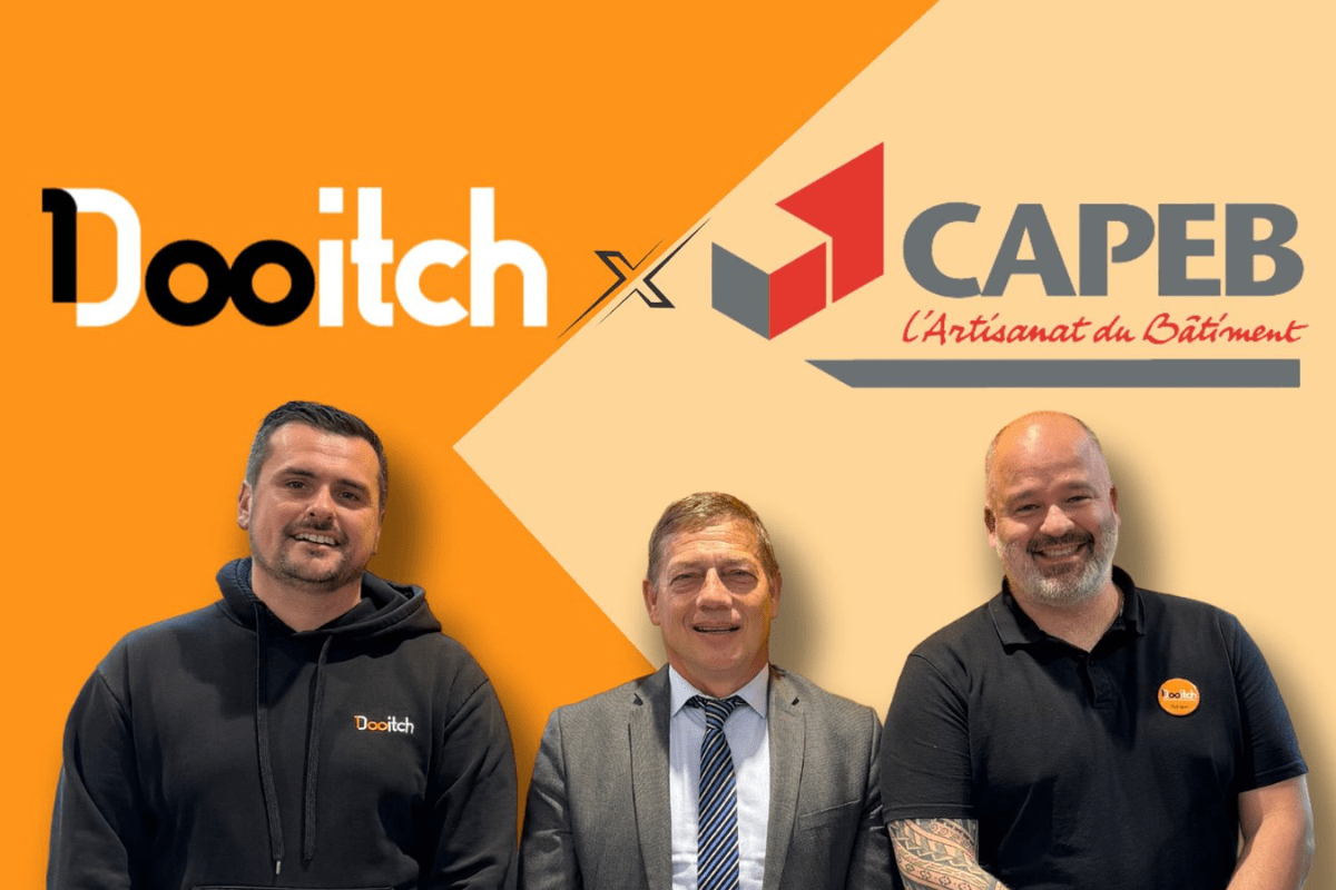 Les deux associés de Dooitch lors de leur pitch à la CAPEB, en pleine présentation de leur solution de livraison de matériaux sur chantier