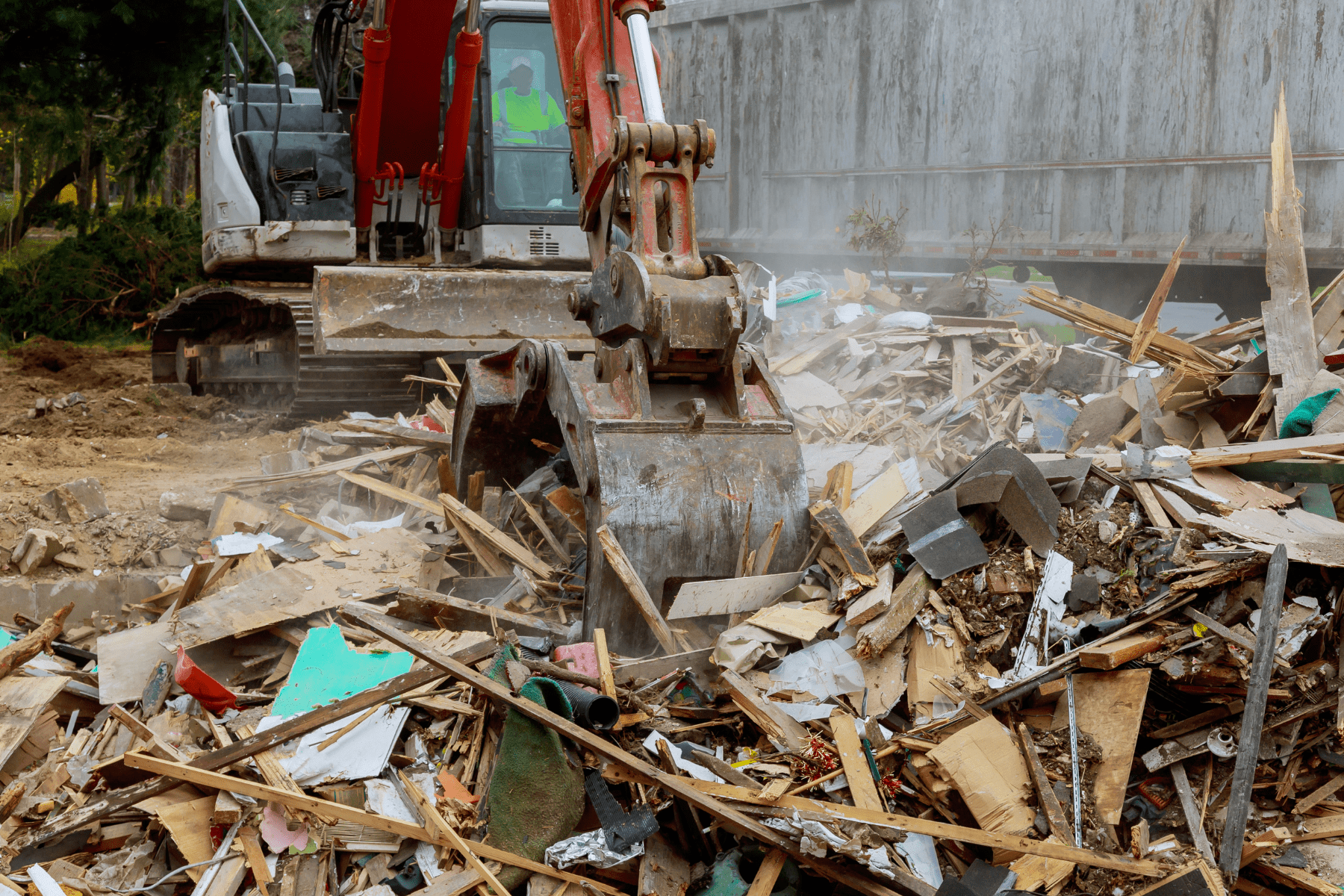 Matériaux de chantier récupérés et réemployés pour un projet de construction durable